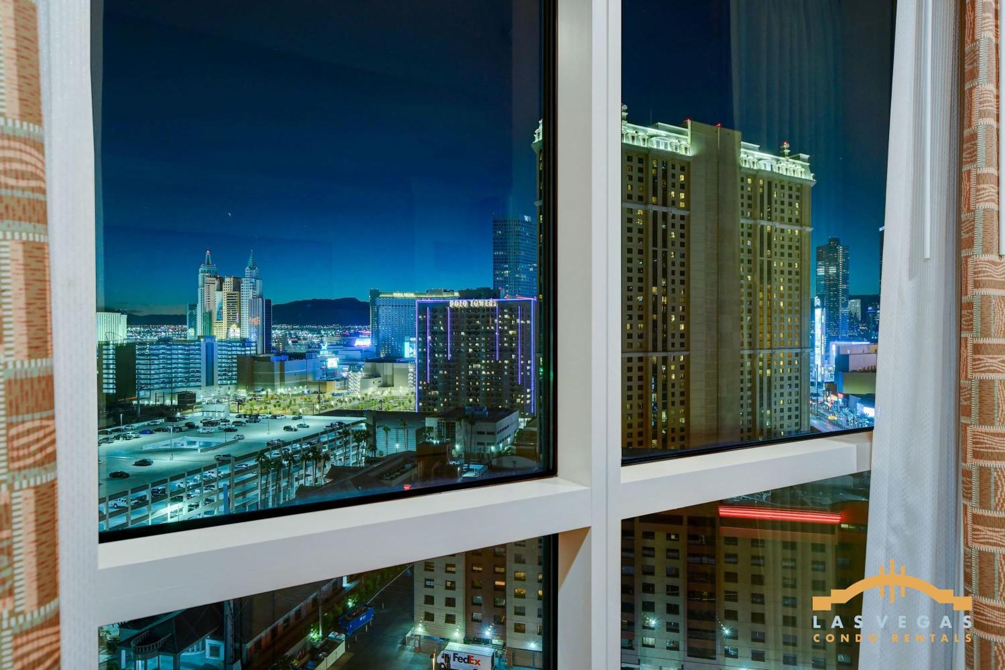 Сasa de vacaciones Mgm Signature-17-801 1br2ba F1 Strip View Balcony *