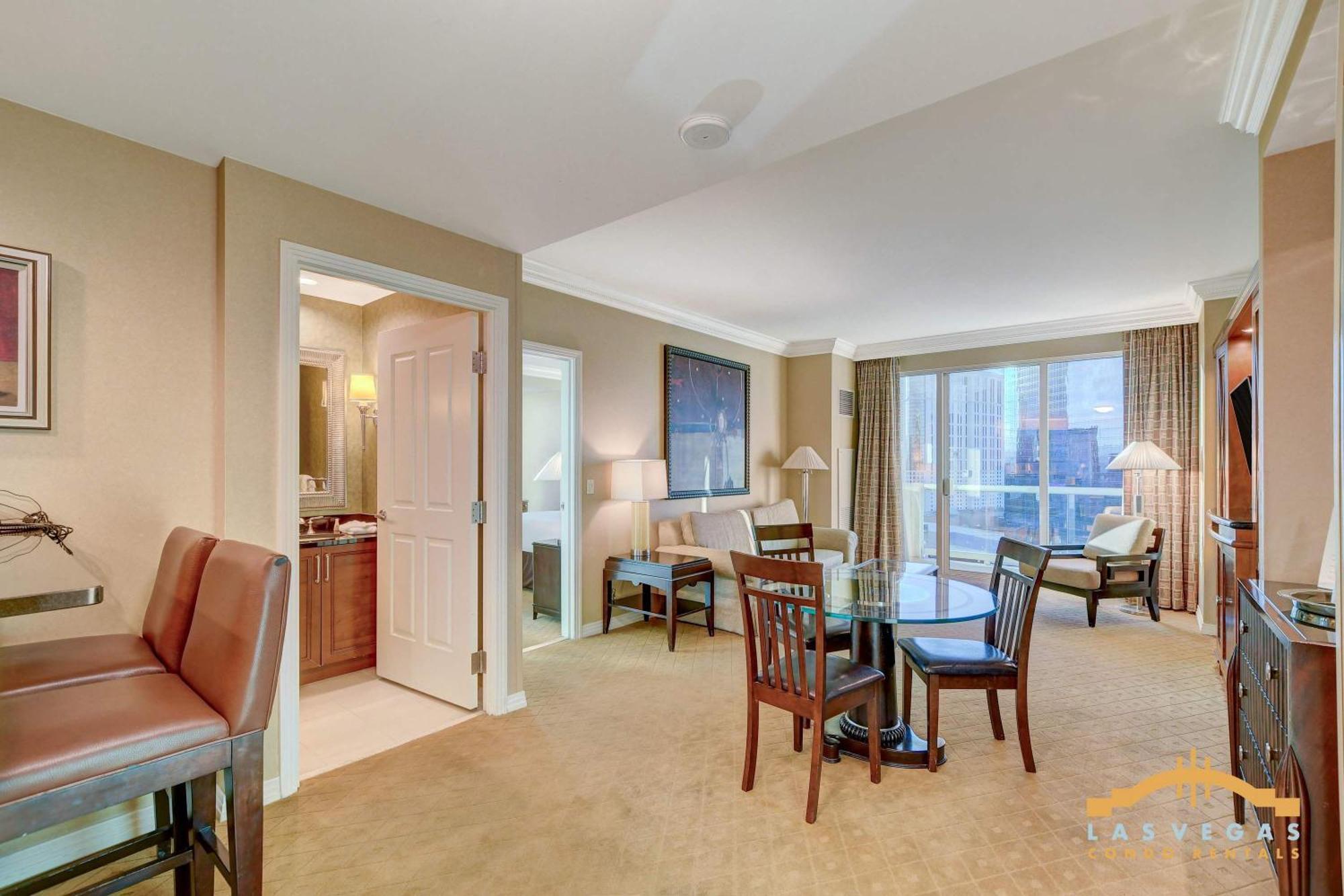 Mgm Signature-17-801 1br2ba F1 Strip View Balcony *